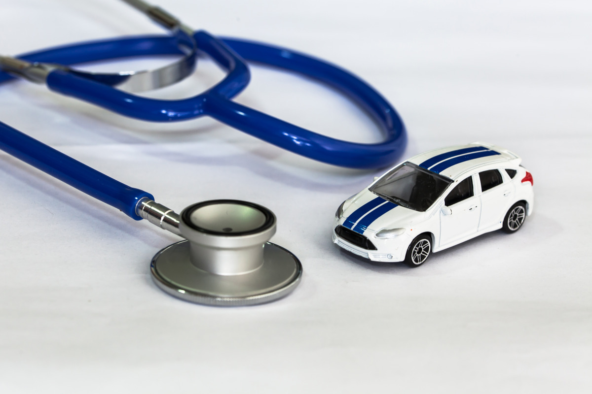 A car and a stethoscope representing health insurance and car accidents